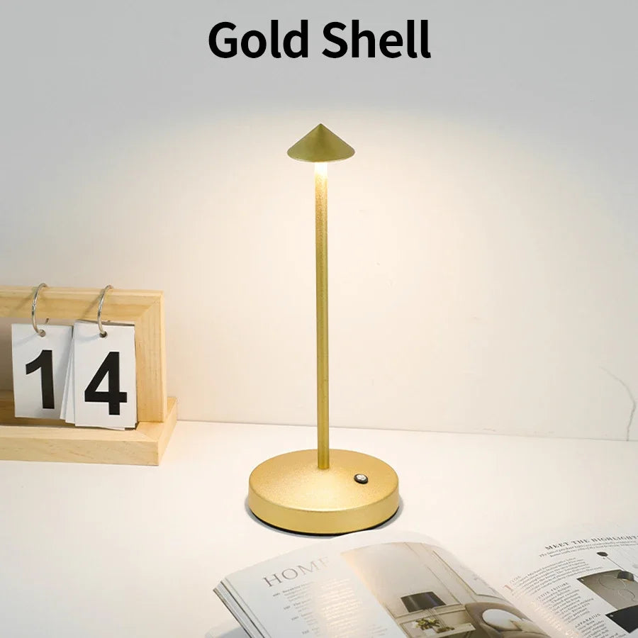 Spire lamp in gold