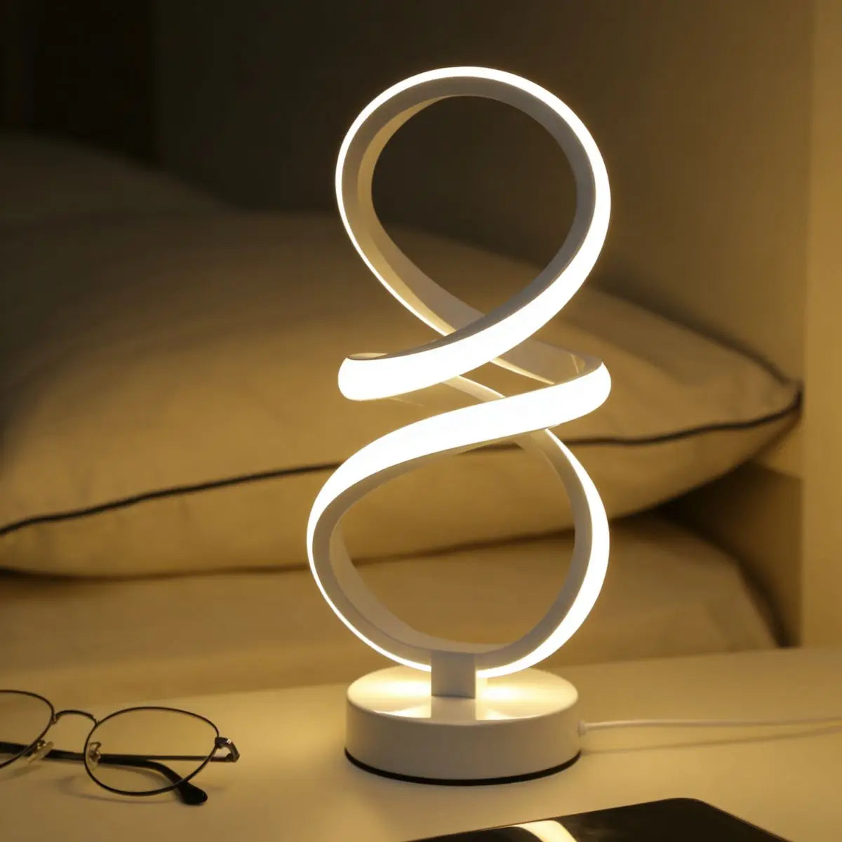 Loop Lamp in white